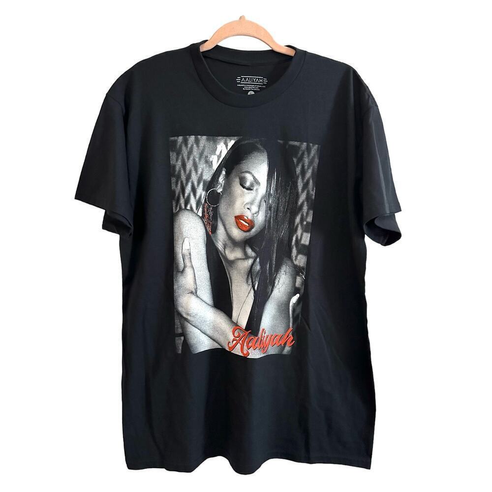 NWOT Licensed AALIYAH Photo Vintage-Look T-Shirt Tee - Unisex Sz Large
